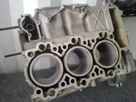 9961011700r Porsche 99-01 Carrera 911 996 Left Driver Side Engine Motor 1-3 Case Oem